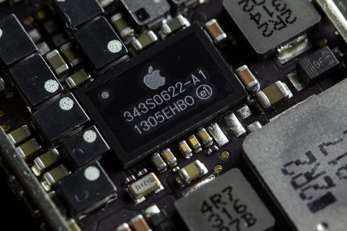 Reparación placa base MacBook en iGSM Gijón - Técnicos especializados Apple
